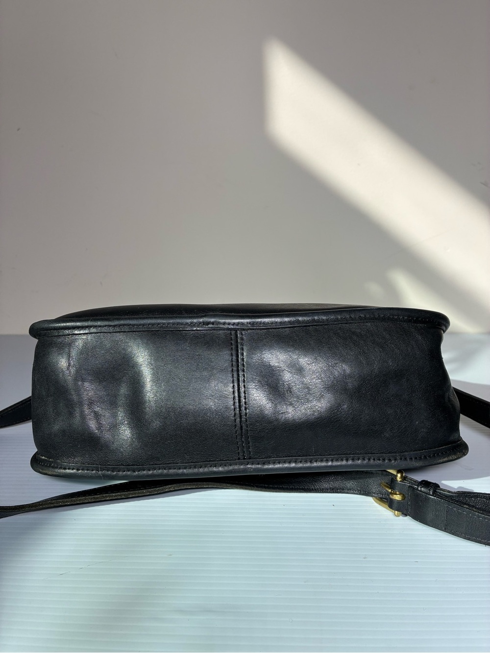 Vintage Coach City Bag Black Leather Brass Turnlock Crossbody Shoulder Bag - Picture 8 of 13